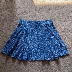 So blue floral skirt